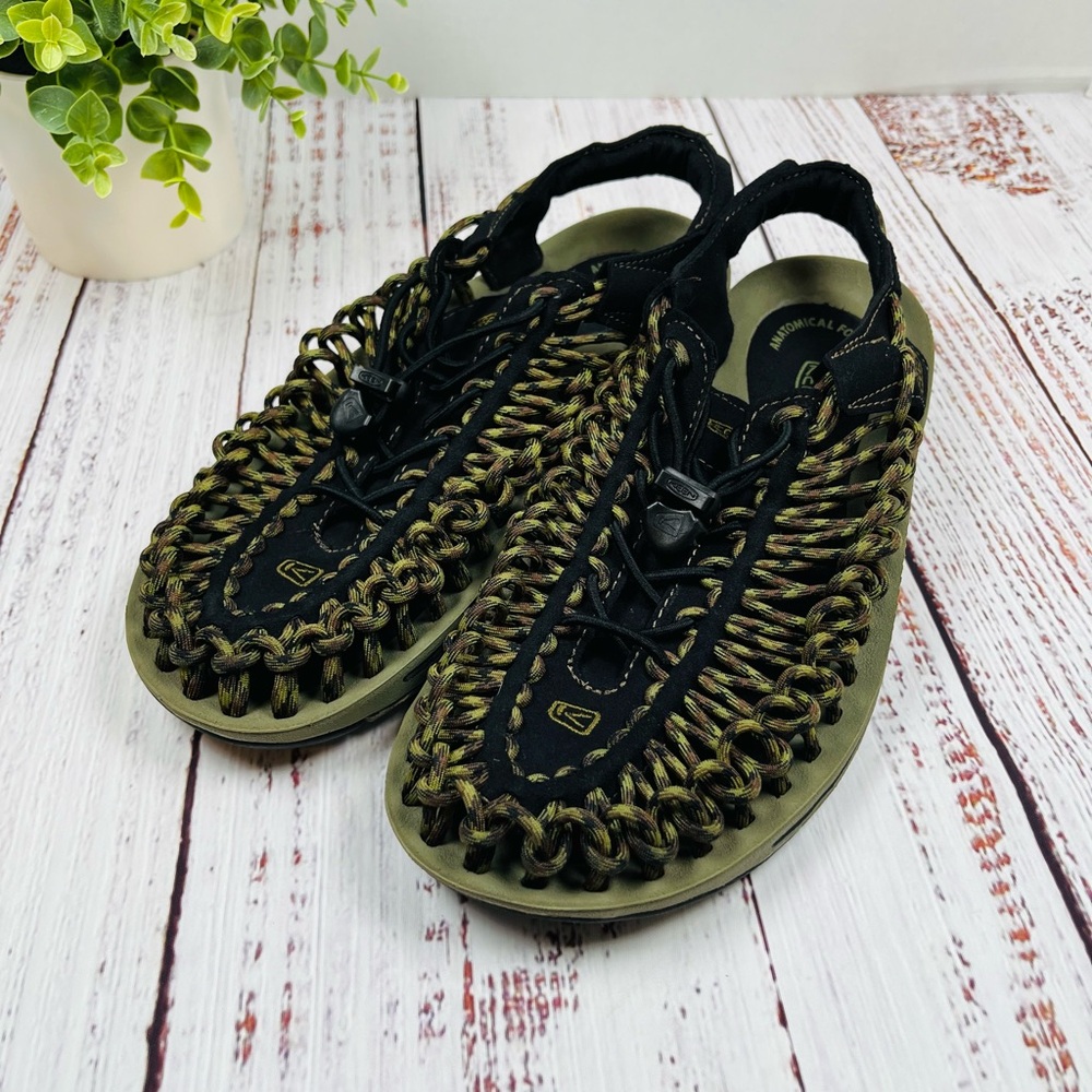 Keen Men's UNEEK Sneaker Sandals Olive & Black Size 8